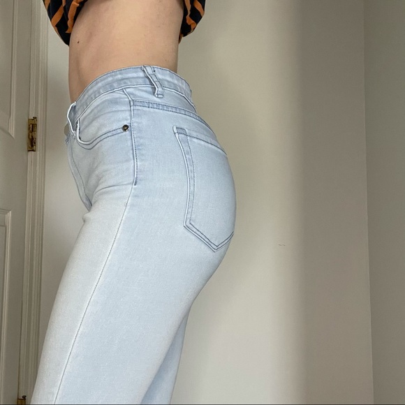 F21 Light Blue Skinny Jeans - Picture 2 of 12